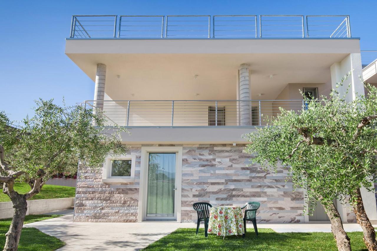 Villa Aurora-Holiday Home Apt 1 Bardolino Exterior photo